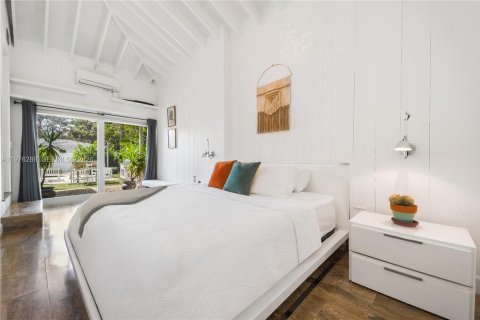 House in Miami Shores, Florida 3 bedrooms, 168.34 sq.m. № 2043943 - photo 22