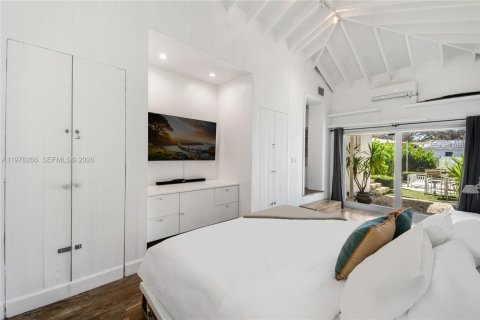 House in Miami Shores, Florida 3 bedrooms, 168.34 sq.m. № 2043943 - photo 21