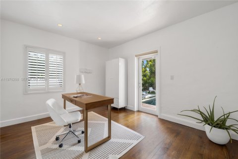 House in Miami Shores, Florida 3 bedrooms, 168.34 sq.m. № 2043943 - photo 27