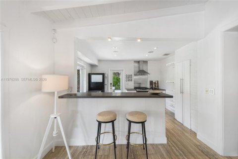 House in Miami Shores, Florida 3 bedrooms, 168.34 sq.m. № 2043943 - photo 15