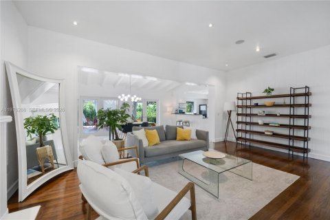 House in Miami Shores, Florida 3 bedrooms, 168.34 sq.m. № 2043943 - photo 12