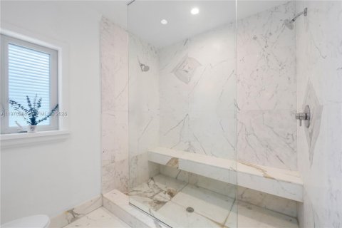 House in Miami Shores, Florida 3 bedrooms, 168.34 sq.m. № 2043943 - photo 29