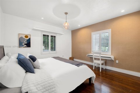 House in Miami Shores, Florida 3 bedrooms, 168.34 sq.m. № 2043943 - photo 30