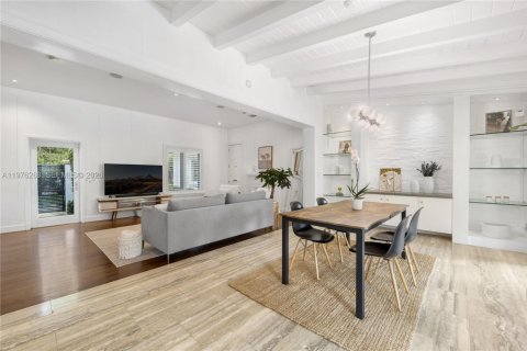 House in Miami Shores, Florida 3 bedrooms, 168.34 sq.m. № 2043943 - photo 13