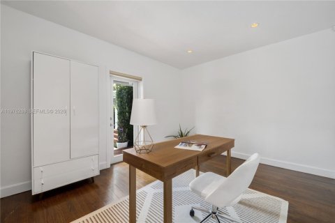 House in Miami Shores, Florida 3 bedrooms, 168.34 sq.m. № 2043943 - photo 28