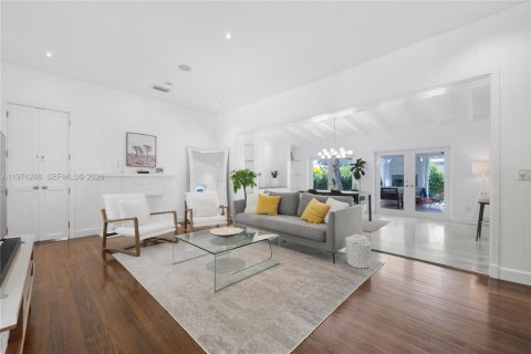 House in Miami Shores, Florida 3 bedrooms, 168.34 sq.m. № 2043943 - photo 11