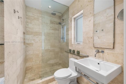 House in Miami Shores, Florida 3 bedrooms, 168.34 sq.m. № 2043943 - photo 26