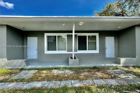 Immobilier commercial à vendre à Miami, Floride: 129.51 m2 № 2004617 - photo 3