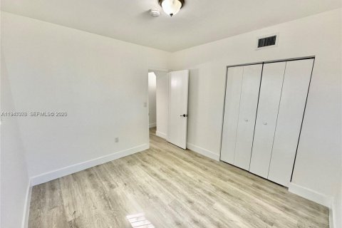 Immobilier commercial à vendre à Miami, Floride: 129.51 m2 № 2004617 - photo 11