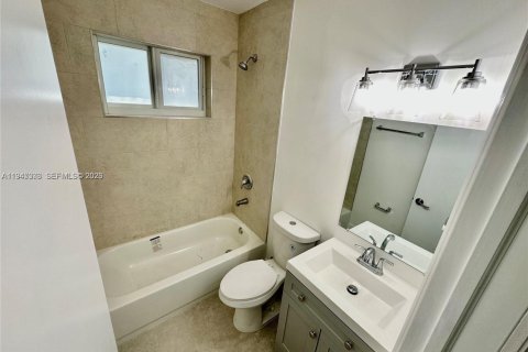 Immobilier commercial à vendre à Miami, Floride: 129.51 m2 № 2004617 - photo 9