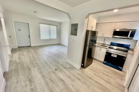 Immobilier commercial à vendre à Miami, Floride: 129.51 m2 № 2004617 - photo 7