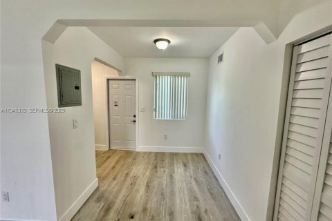 Immobilier commercial à vendre à Miami, Floride: 129.51 m2 № 2004617 - photo 5