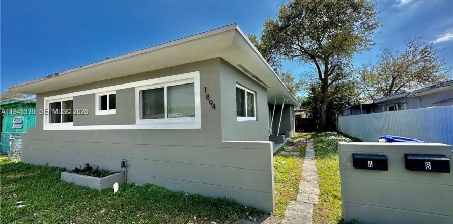 Immobilier commercial à Miami, Floride 129.51 m2 № 2004617