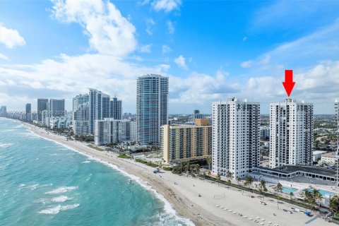 Copropriété à vendre à Hollywood, Floride: 2 chambres, 114.27 m2 № 1989662 - photo 1