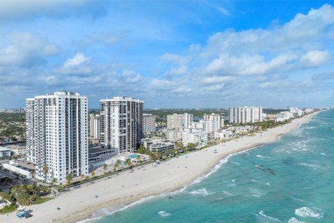 Copropriété à vendre à Hollywood, Floride: 2 chambres, 114.27 m2 № 1989662 - photo 20