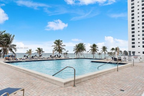 Copropriété à vendre à Hollywood, Floride: 2 chambres, 114.27 m2 № 1989662 - photo 14