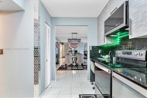 Copropriété à vendre à Hollywood, Floride: 2 chambres, 114.27 m2 № 1989662 - photo 8