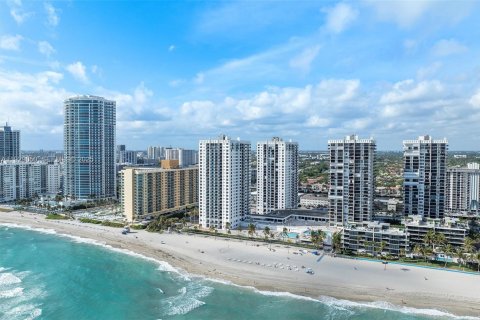 Copropriété à vendre à Hollywood, Floride: 2 chambres, 114.27 m2 № 1989662 - photo 18
