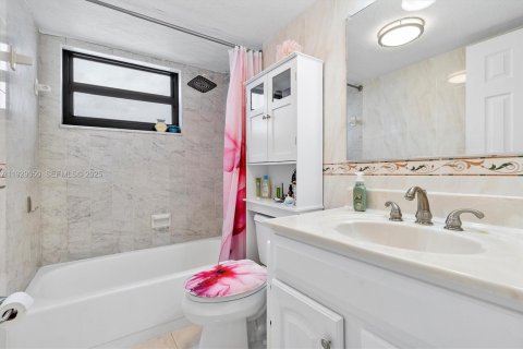 Copropriété à vendre à Hollywood, Floride: 2 chambres, 114.27 m2 № 1989662 - photo 12