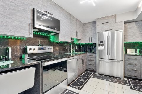 Copropriété à vendre à Hollywood, Floride: 2 chambres, 114.27 m2 № 1989662 - photo 6