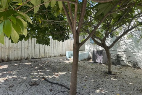 Casa en venta en Miami, Florida, 4 dormitorios, 180.04 m2 № 1949599 - foto 15