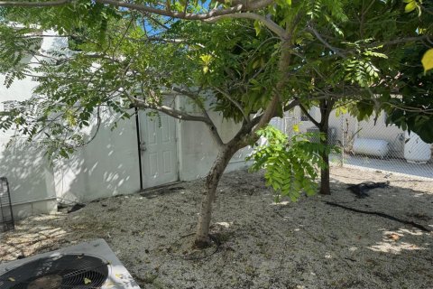 Casa en venta en Miami, Florida, 4 dormitorios, 180.04 m2 № 1949599 - foto 14