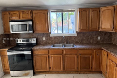 Купить виллу или дом в Майами, Флорида 4 спальни, 180.04м2, № 1949599 - фото 23