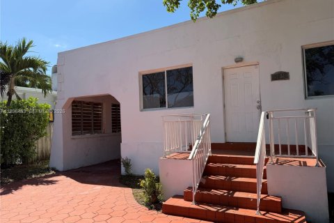 Купить виллу или дом в Майами, Флорида 4 спальни, 180.04м2, № 1949599 - фото 20