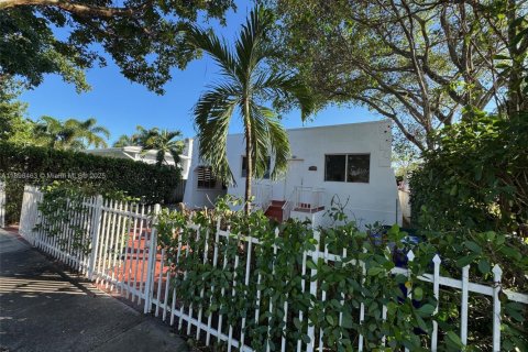 Casa en venta en Miami, Florida, 4 dormitorios, 180.04 m2 № 1949599 - foto 12