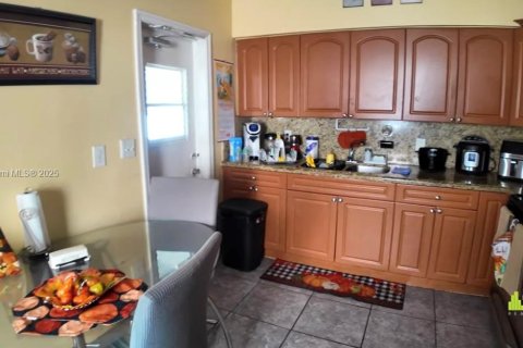 Immobilier commercial à vendre à Hialeah, Floride: 151.15 m2 № 1945756 - photo 29