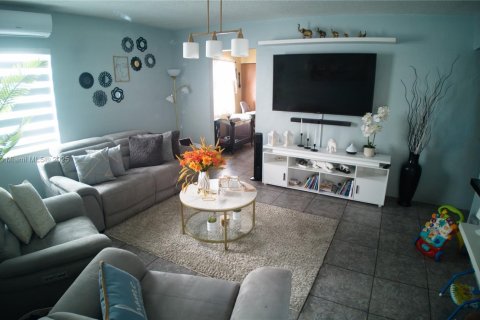 Immobilier commercial à vendre à Hialeah, Floride: 151.15 m2 № 1945756 - photo 22