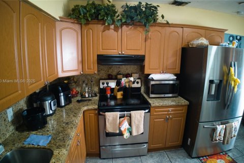 Immobilier commercial à vendre à Hialeah, Floride: 151.15 m2 № 1945756 - photo 15