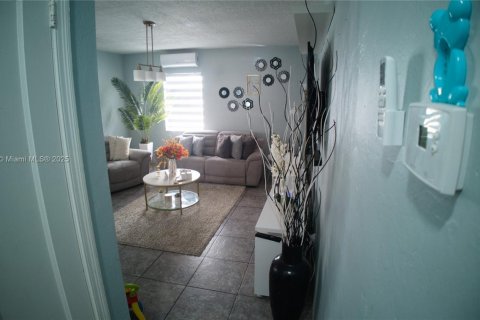 Immobilier commercial à vendre à Hialeah, Floride: 151.15 m2 № 1945756 - photo 13