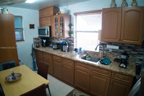 Immobilier commercial à vendre à Hialeah, Floride: 151.15 m2 № 1945756 - photo 9