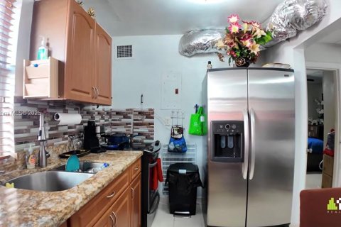 Immobilier commercial à vendre à Hialeah, Floride: 151.15 m2 № 1945756 - photo 17