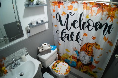 Immobilier commercial à vendre à Hialeah, Floride: 151.15 m2 № 1945756 - photo 14