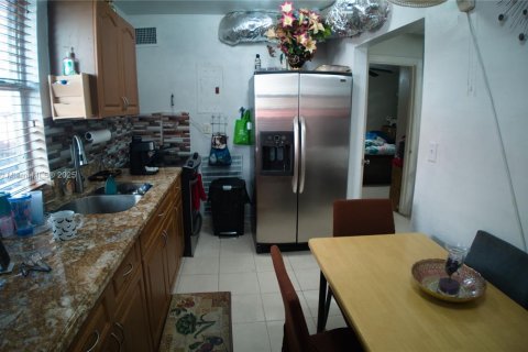 Immobilier commercial à vendre à Hialeah, Floride: 151.15 m2 № 1945756 - photo 8