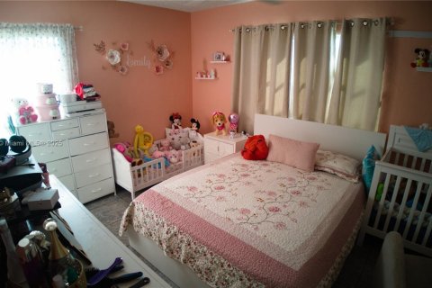 Immobilier commercial à vendre à Hialeah, Floride: 151.15 m2 № 1945756 - photo 19