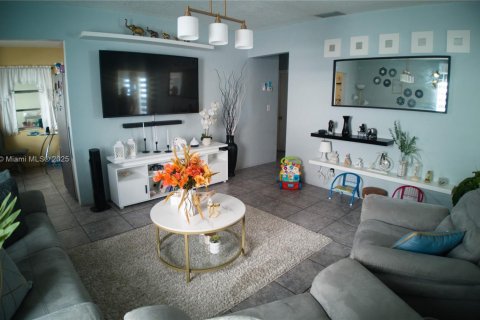 Immobilier commercial à vendre à Hialeah, Floride: 151.15 m2 № 1945756 - photo 21