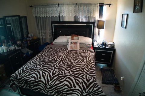 Immobilier commercial à vendre à Hialeah, Floride: 151.15 m2 № 1945756 - photo 18