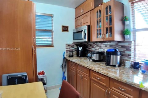 Immobilier commercial à vendre à Hialeah, Floride: 151.15 m2 № 1945756 - photo 16