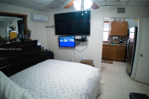 Immobilier commercial à vendre à Hialeah, Floride: 151.15 m2 № 1945756 - photo 10