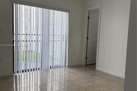 Снять в аренду виллу или дом в Майами, Флорида 3 спальни, 103.68м2, № 1972097 - фото 7