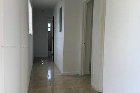 Снять в аренду виллу или дом в Майами, Флорида 3 спальни, 103.68м2, № 1972097 - фото 3