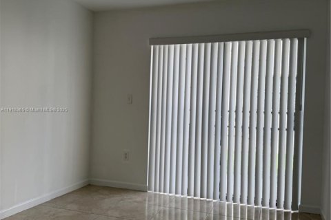 Снять в аренду виллу или дом в Майами, Флорида 3 спальни, 103.68м2, № 1972097 - фото 6