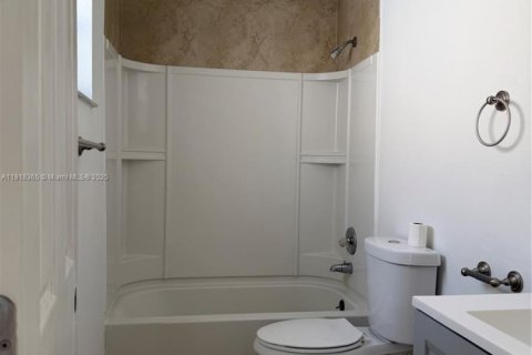 Снять в аренду виллу или дом в Майами, Флорида 3 спальни, 103.68м2, № 1972097 - фото 8