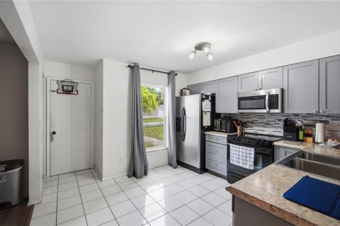 House in Riverview, Florida 3 bedrooms, 117.34 sq.m. № 2201704 - photo 10