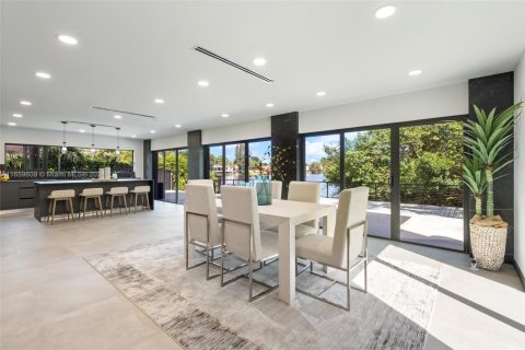 Casa en venta en Miami, Florida, 3 dormitorios, 194.82 m2 № 1867422 - foto 9