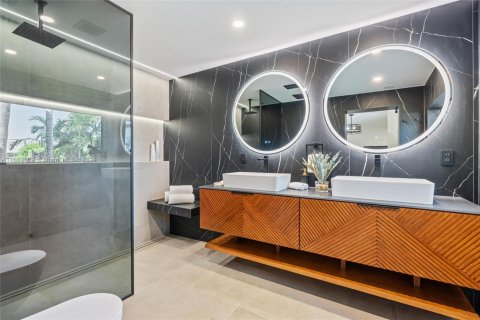 Casa en venta en Miami, Florida, 3 dormitorios, 194.82 m2 № 1867422 - foto 18