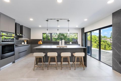 Casa en venta en Miami, Florida, 3 dormitorios, 194.82 m2 № 1867422 - foto 12